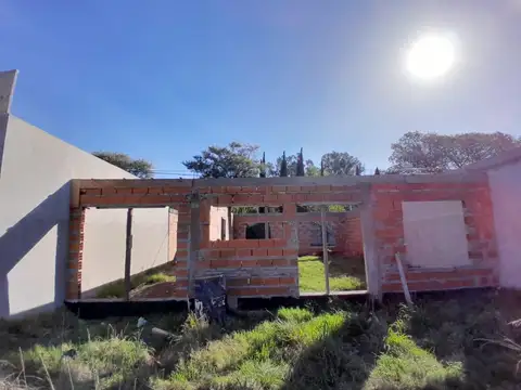 VENTA - TERRENO CON CONSTRUCCION A TERMINAR - PEREZ