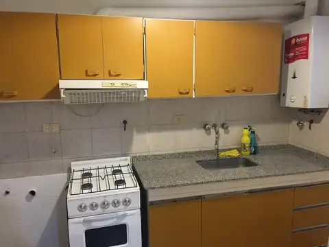 CENTRICO DTO 2 AMB  LATERAL, C/ BALCON  COCINA SEPARADA, DORMITORIO C/PLACARD, CONSULTE 