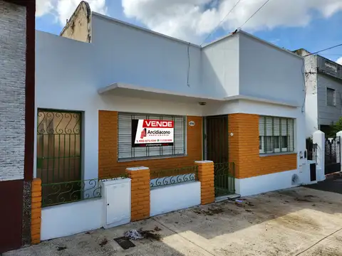 VENTA CASA 4 AMBIENTES CON TERRAZA, QUINCHO Y JARDIN. RUCCI 4500