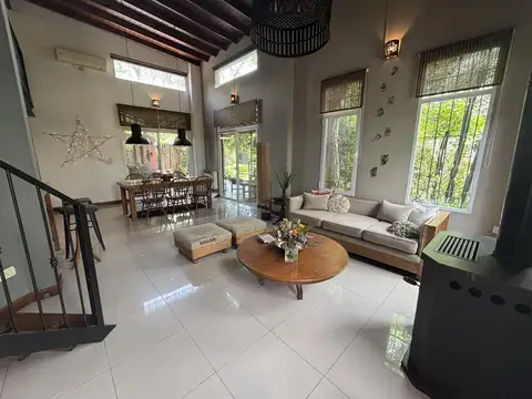Casa en Venta con 1 cochera