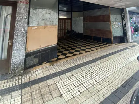 Local en  pleno centro de Azul