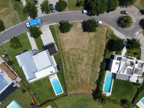Terreno interno 785m2 venta Barrio Golf El Cantón, Escobar