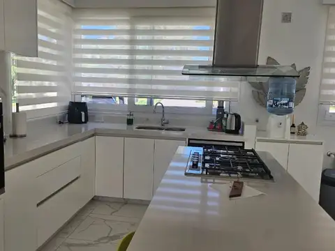 Casa en Venta en Club Miralagos, USD 400.000