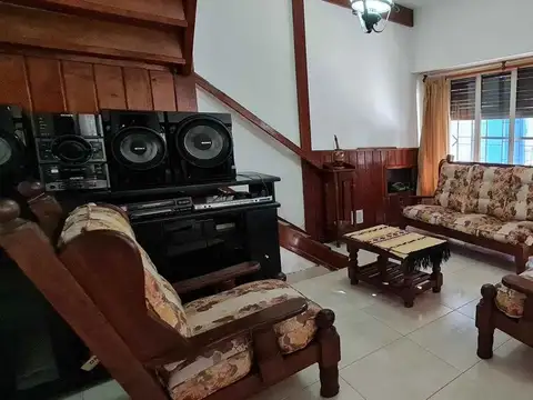 VENTA CASA 5 AMBIENTE COCHERA CUBIERTA WILDE