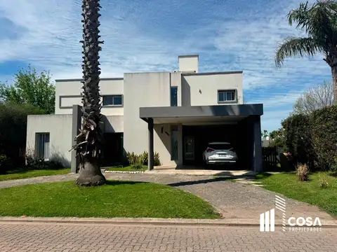Venta Casa 3 dormitorios con jardín parquizado y piscina Funes Hills Miraflores Funes