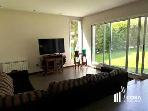 Casa en Venta con 2 cocheras