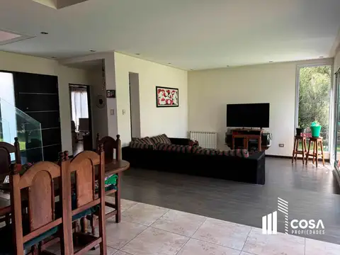 Casa 6 ambientes con 4 baños