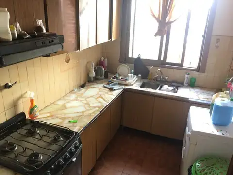 Venta en block. Galpón con dos departamentos