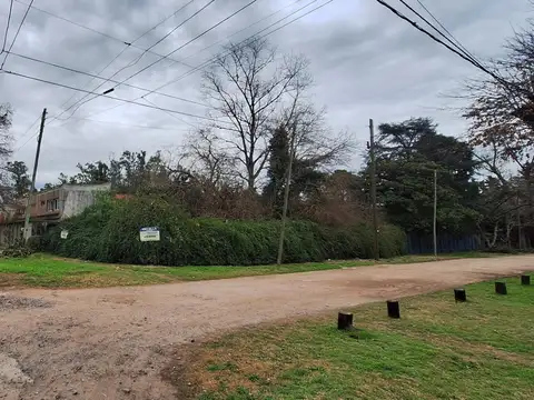 LOTE EN ESQUINA A METROS DE ESPORA - CON ESCRITURA