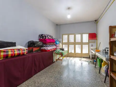 Casa 7 ambientes con 2 baños