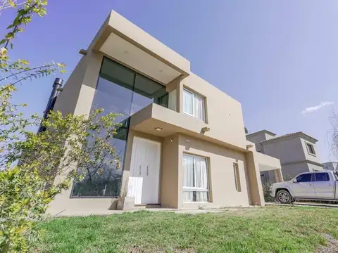 VENTA! CASA EN PRADERAS DE SAN LORENZO