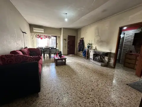 Casa 5 ambientes con 2 baños