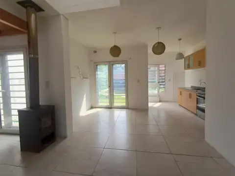 Casa en Alquiler en Yei Pora, $ 990.000