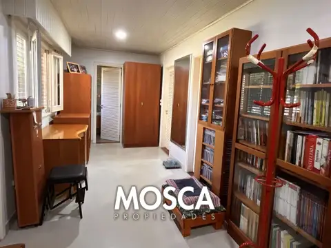 Casa 6 ambientes con 2 baños