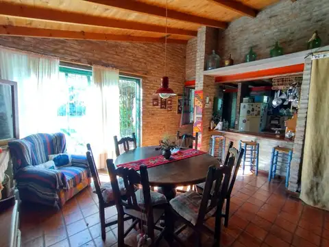 CASA 3 AMBIENTES EN VENTA UDAONDO JARDIN PILETA