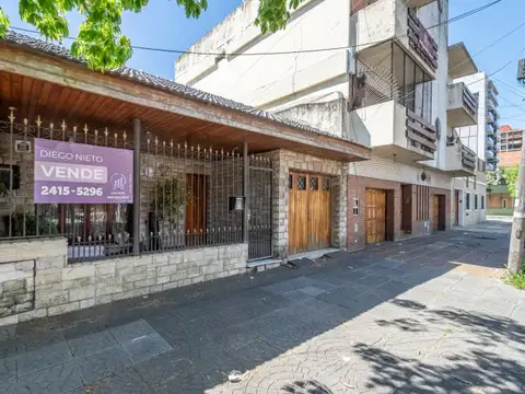 Venta Casa 4 ambientes con Parque y Quincho