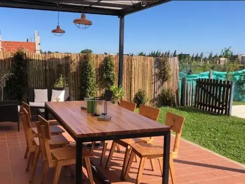 Casa 4 ambientes con 3 baños