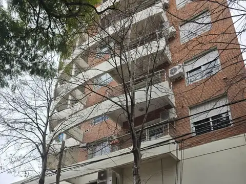 Oportunidad departamento un dormitorio/comodín y patio-88m2