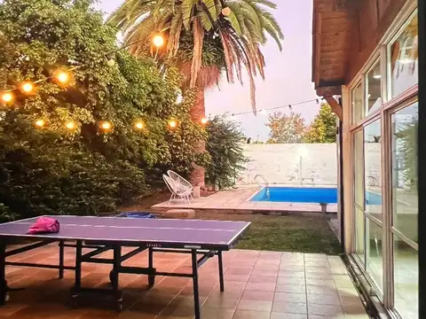 Casa 6 ambientes con 4 baños