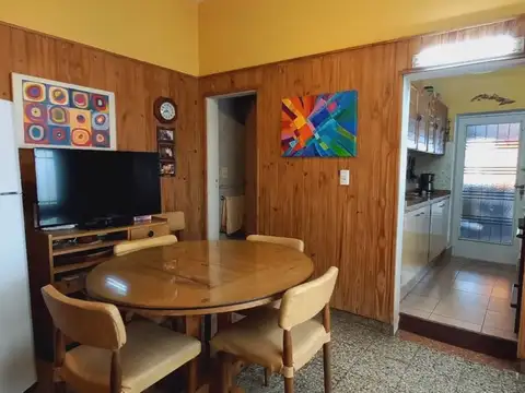 Duplex 3 amb. con Jardin, Pileta, Ecelente estado.