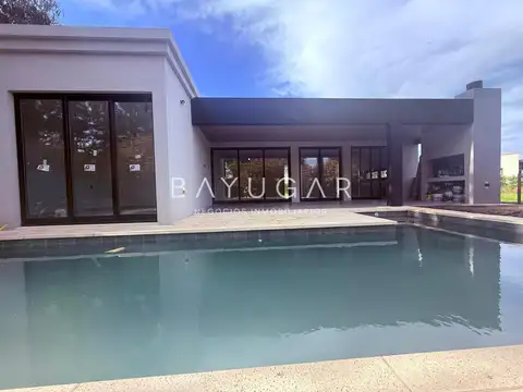 Venta - Casa a estrenar en Barrio Santo Tomas - Pilar