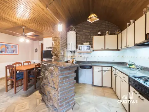Casa 6 ambientes con 3 baños