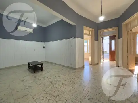 Casa en Venta con 4 cocheras