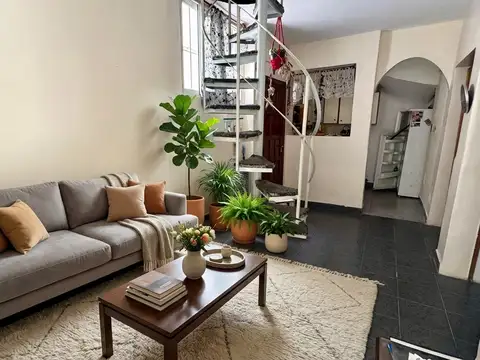 Venta de PH de 3 ambientes en Balvanera.