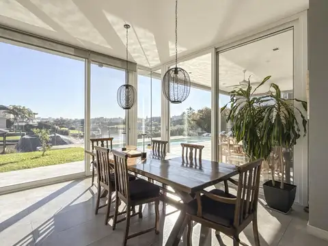 Casa en venta en Albanueva con amarra propia