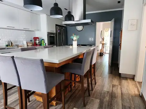 VENTA CASA DE 5 DORMITORIOS EN ALDEA FISHERTON