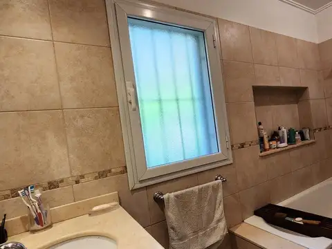 Casa en Venta con 4 cocheras