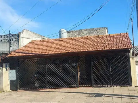 CASA MULTIFAMILIAR- CASTELAR, MORON