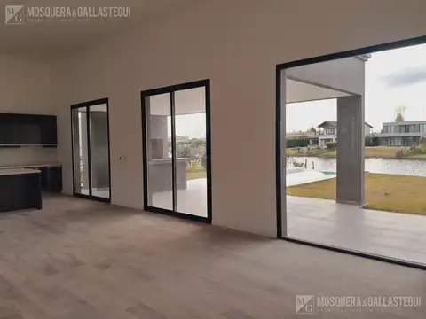 Casa 4 ambientes con 3 baños