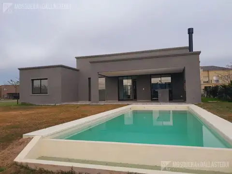 Barrio San Matías. Casa a laguna desarrollada en planta baja. Pileta . Posible financiación!