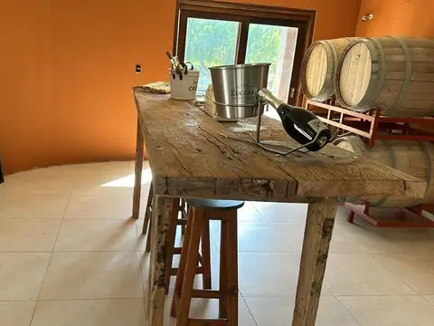 OPENHOUSE vende imponente y amplia casa en Barrio Dalvian