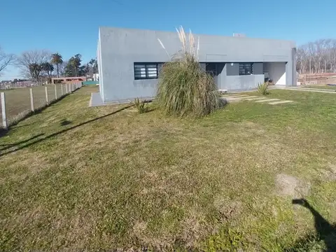 Casa en venta - 3 Dormitorios 2 Baños - Berisso