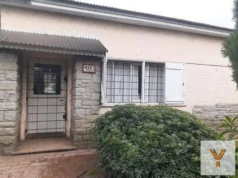 Casa en venta - 2 dormitorios 2 baños - Cochera - 337mts2 - El Faro, Mar del Plata