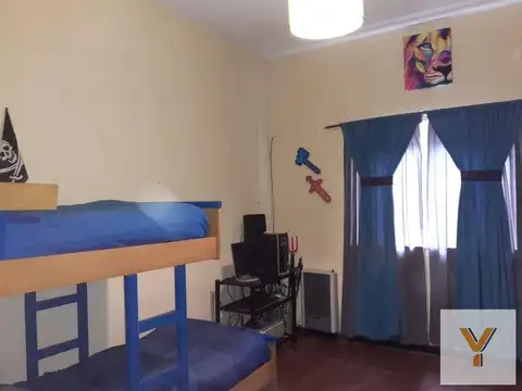 Casa 4 ambientes con 2 baños