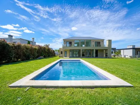Casa 5 ambientes con 3 baños
