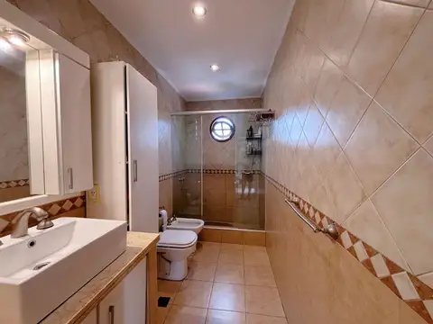 Casa en Alquiler con 1 cochera