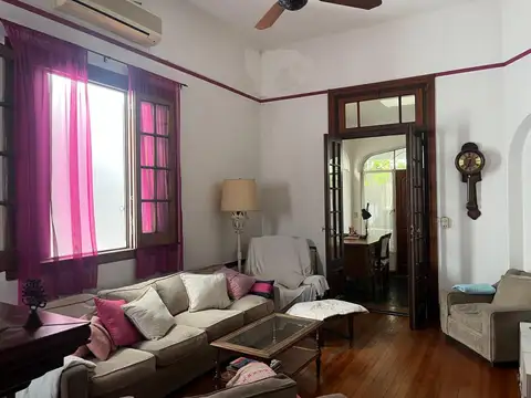 Banfield VENTA casa jardín piscina 4 dorm BUENA ubicacion