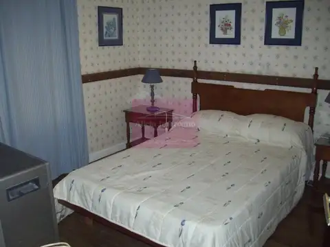 Excelente chalet frente al mar con 4 dormitorios y dependencia - patio parrilla