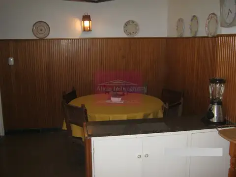 Casa en Alquiler Temporal con 1 cochera