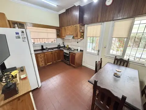 Casa 5 ambientes con 2 baños