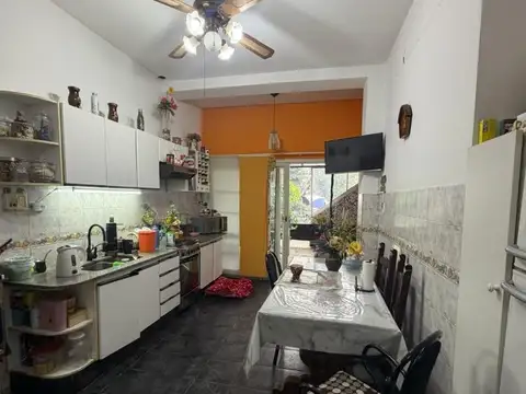 Casa 3 ambientes con 2 baños