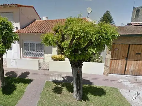 Hermosa casa en Calle 104, a cuadras de Estacion de Guernica