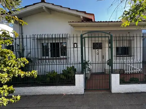 Casa tres ambientes en venta en Ituzaingó Norte