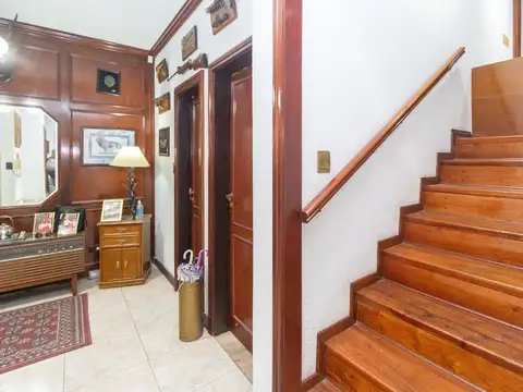 Casa 6 ambientes con 5 baños
