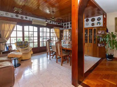 Casa en Venta con 4 cocheras