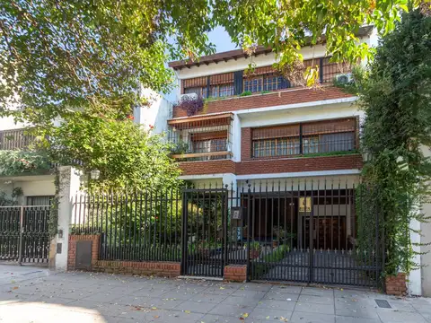 Casa en Venta en Colegiales gran jardín con pileta